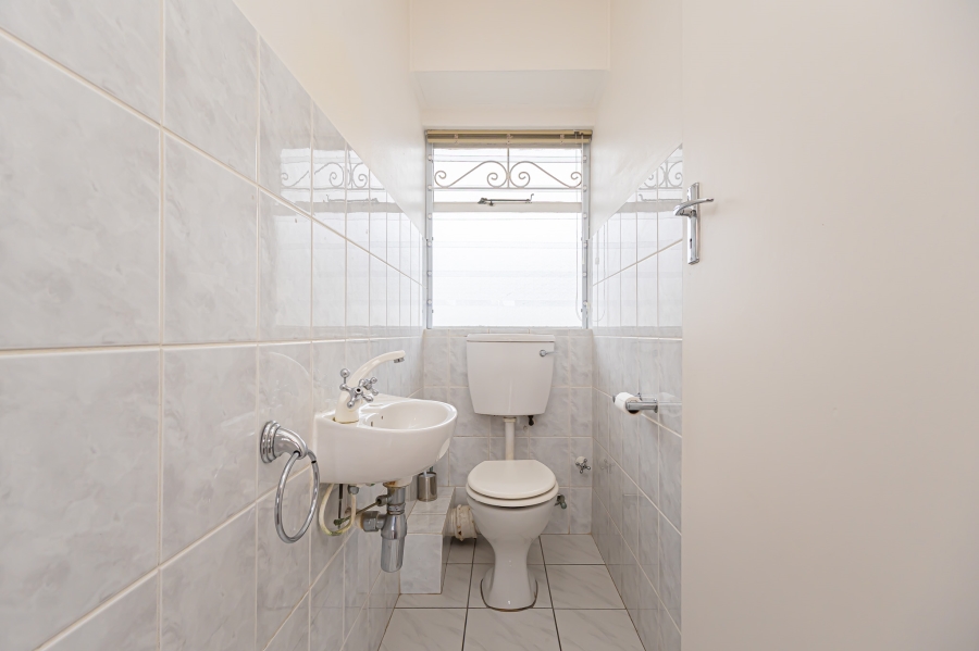 2 Bedroom Property for Sale in Sea Point Western Cape